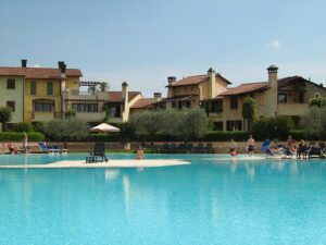 Pool mit Blick auf die Wohnung
