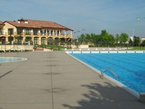 Sportpool und Restaurant